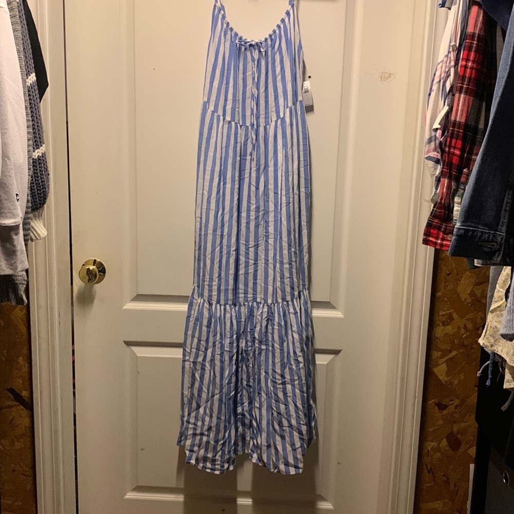 Old navy dress selling only to people in Massachusetts